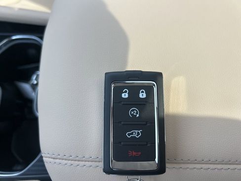 New 2026 Jeep Grand Cherokee Limited w/ Limited Altitude Package AWD/4WD image 36