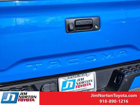 Used 2021 Toyota Tacoma TRD Sport w/ Technology Package RWD image 12