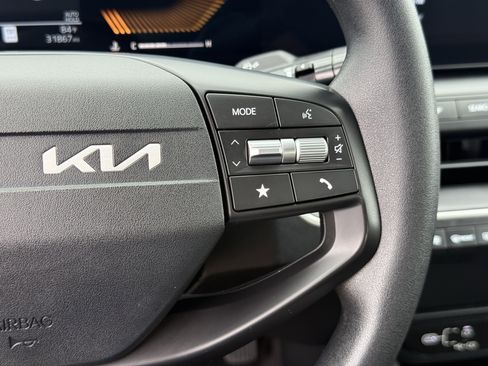Used 2025 Kia K4 image 20