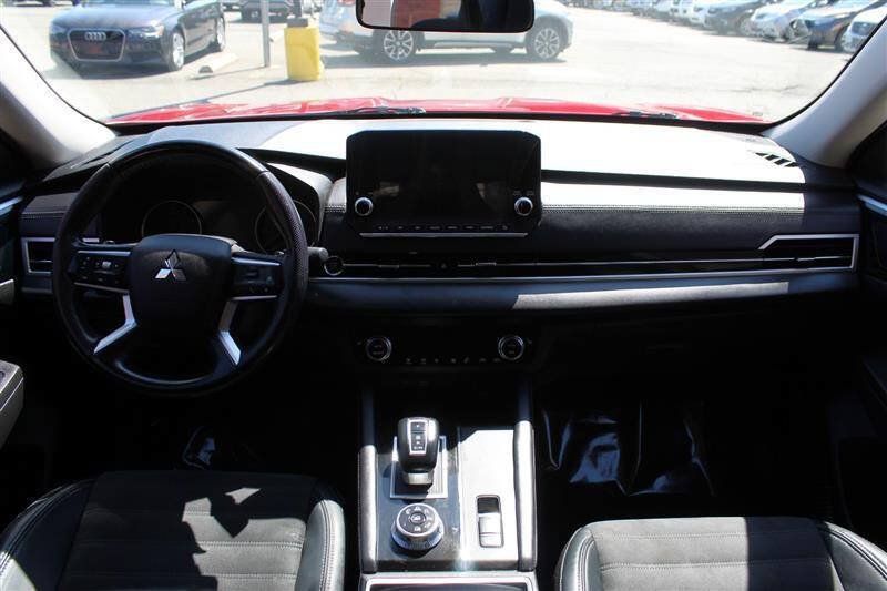 Used 2023 Mitsubishi Outlander SE AWD/4WD image 13