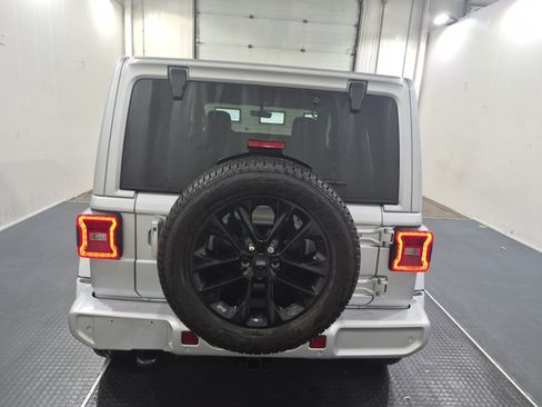 Used 2023 Jeep Wrangler Unlimited Sahara AWD/4WD image 8