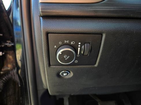 Used 2020 Jeep Grand Cherokee Altitude AWD/4WD image 15