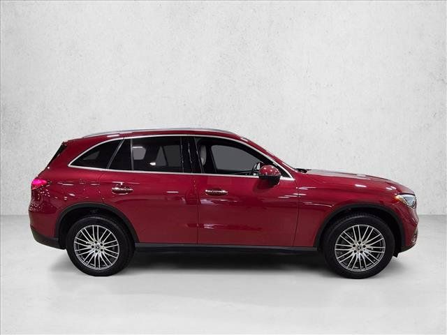 Used 2026 Mercedes-Benz GLC 300 image 4