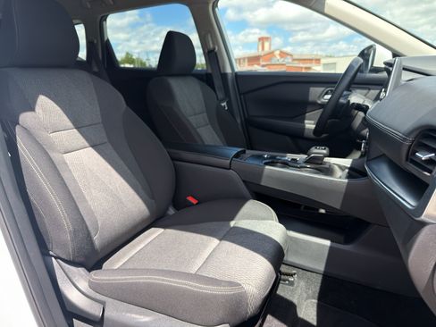 Certified 2025 Nissan Rogue SV FWD image 21