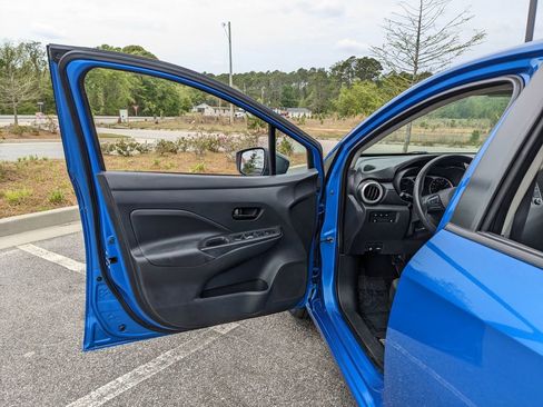 Used 2023 Nissan Versa S image 41