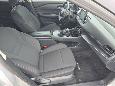 Used 2025 Nissan Rogue S image 25