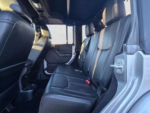 Used 2017 Jeep Wrangler Unlimited Sahara image 15