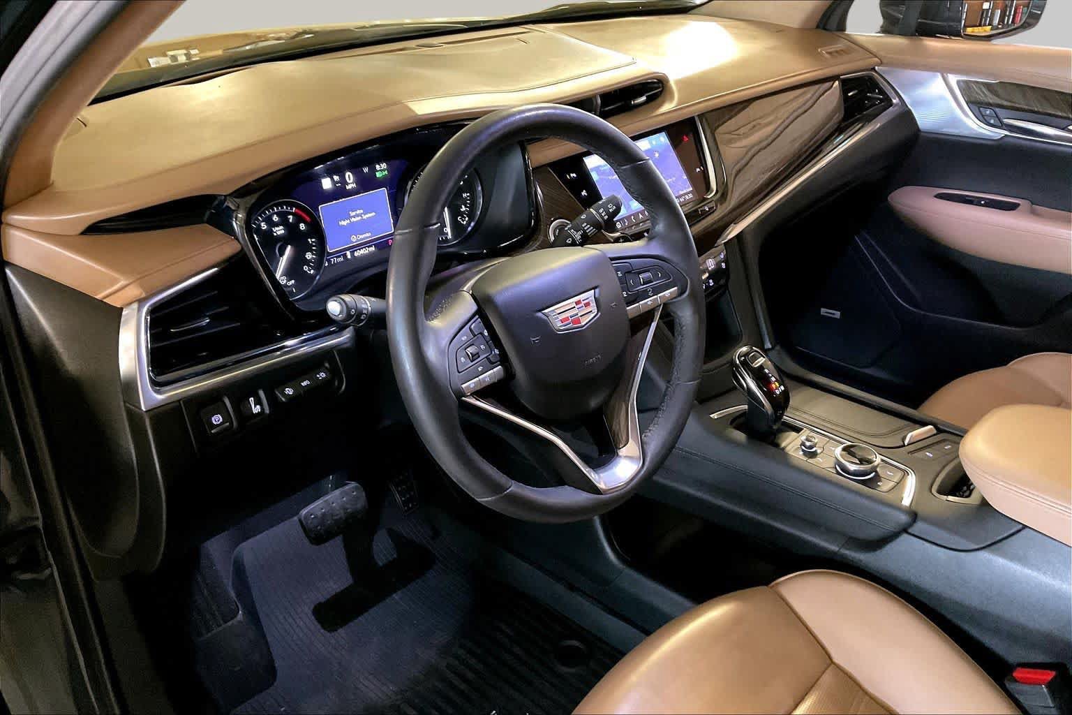 Used 2020 Cadillac XT6 Premium Luxury w/ Platinum Package FWD image 16