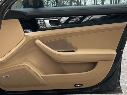 Used 2019 Porsche Panamera image 19