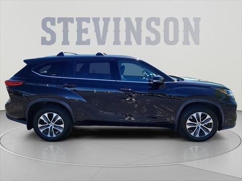 Certified 2020 Toyota Highlander XLE AWD/4WD image 6