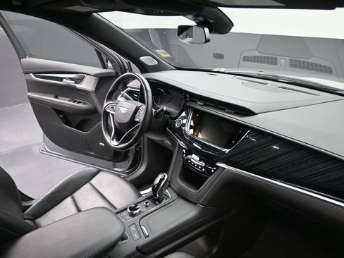 Certified 2025 Cadillac XT6 Premium Luxury image 17