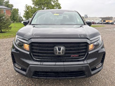 Used 2023 Honda Ridgeline Sport image 2