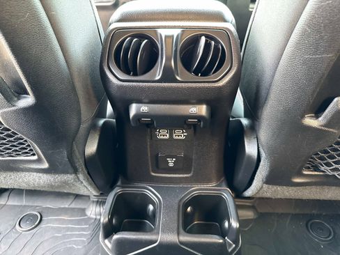 Used 2019 Jeep Wrangler Unlimited Rubicon AWD/4WD image 15