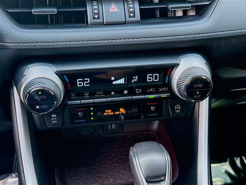 Used 2024 Toyota RAV4 Limited image 12