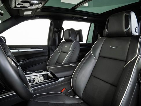 Used 2026 Cadillac Escalade ESV Sport w/ Touring Package AWD/4WD image 5