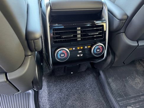 New 2026 Land Rover Range Rover Long Wheelbase SE AWD/4WD image 17