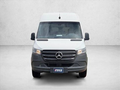 Used 2024 Mercedes-Benz Sprinter 2500 image 2