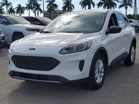 Certified 2022 Ford Escape SE image 3