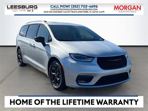 Certified 2024 Chrysler Pacifica Premium image 1