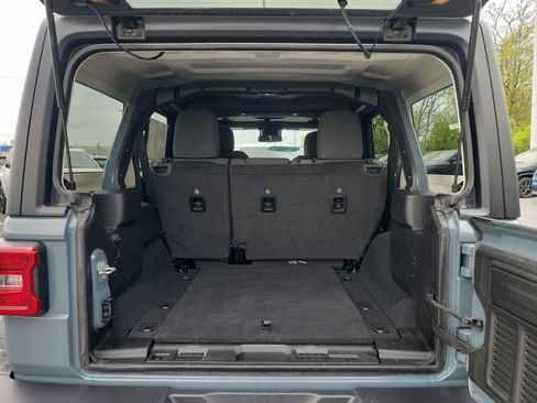 Used 2024 Jeep Wrangler Unlimited Rubicon image 16