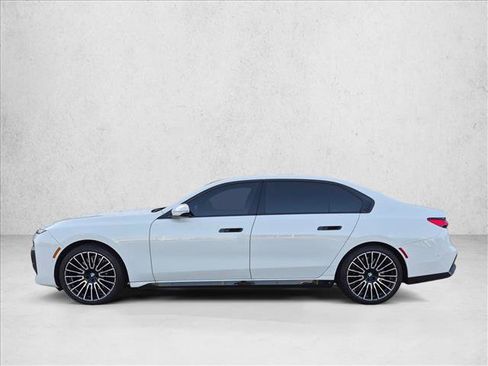 Used 2026 BMW 760i xDrive w/ Executive Package AWD/4WD image 9