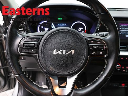 Used 2022 Kia Niro EX FWD image 10