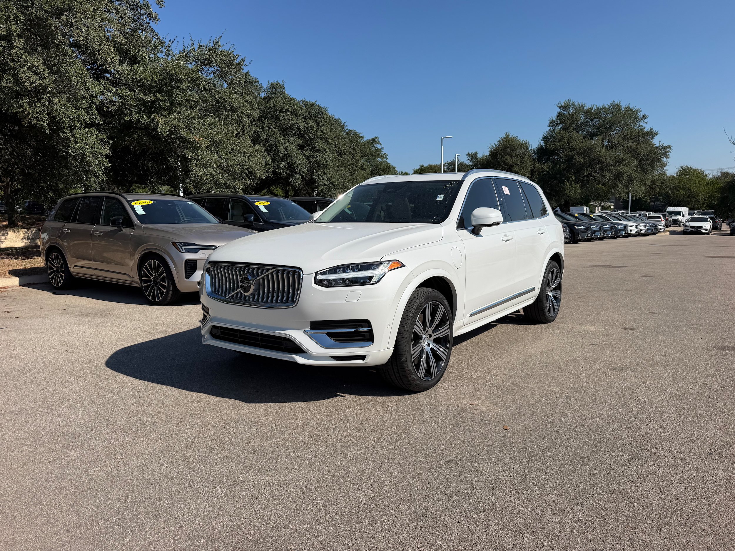 Certified 2025 Volvo XC90 T8 Plus w/ Protection Package Premier AWD/4WD image 2