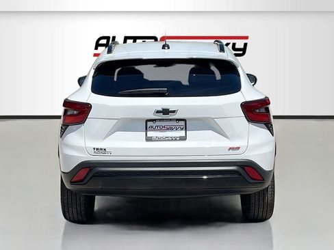Used 2025 Chevrolet Trax RS w/ Sunroof Package FWD image 6