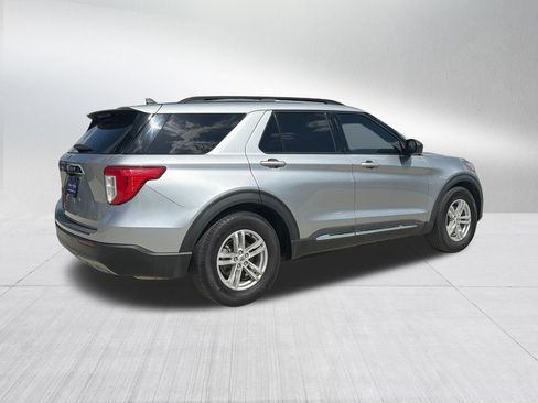 Used 2022 Ford Explorer XLT w/ Equipment Group 202A RWD image 7