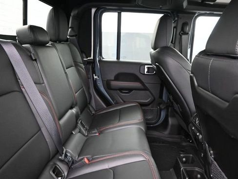 New 2025 Jeep Gladiator Rubicon AWD/4WD image 17