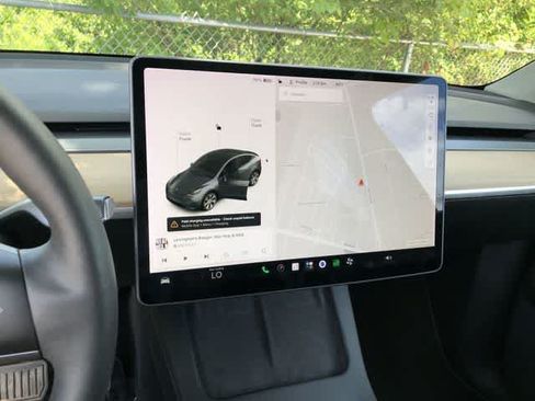Used 2021 Tesla Model Y Long Range AWD/4WD image 24