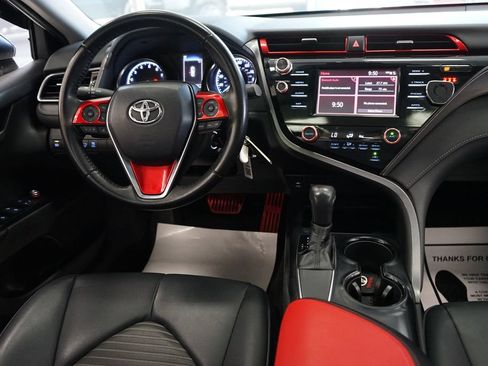 Used 2019 Toyota Camry SE FWD image 11