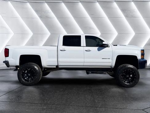 Used 2017 Chevrolet Silverado 2500 LT AWD/4WD image 6