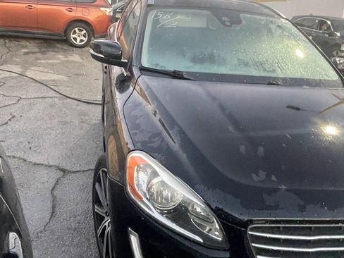 Used 2015 Volvo XC60 T5 Premier w/ Proximity Package image 4