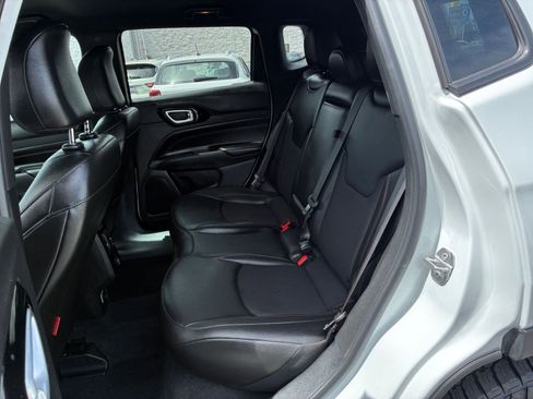 Used 2025 Jeep Compass Trailhawk image 25