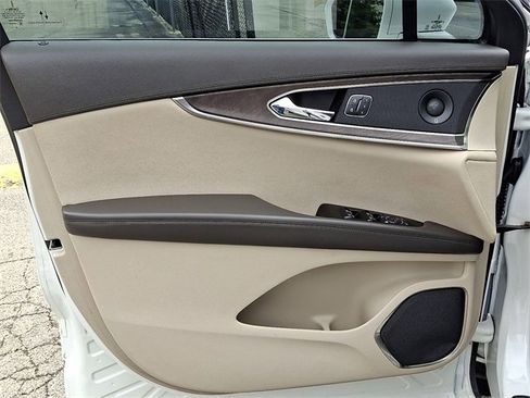 Used 2020 Lincoln Nautilus Reserve image 12