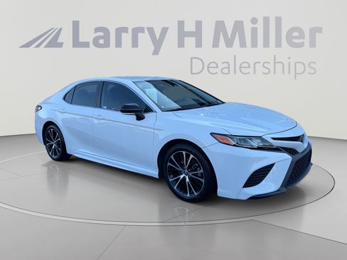 Used 2020 Toyota Camry SE FWD image 7
