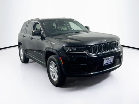 Used 2023 Jeep Grand Cherokee Laredo w/ Luxury Tech Group I AWD/4WD image 3