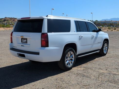 Used 2019 Chevrolet Suburban LT RWD image 3