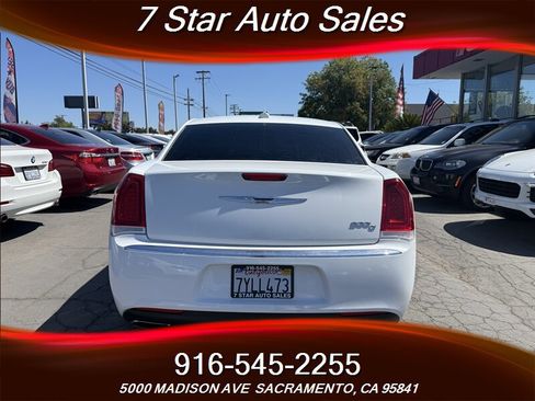Used 2017 Chrysler 300 C image 5