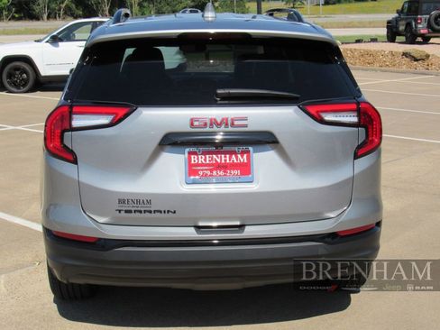 Used 2024 GMC Terrain SLT w/ Elevation Edition FWD image 5