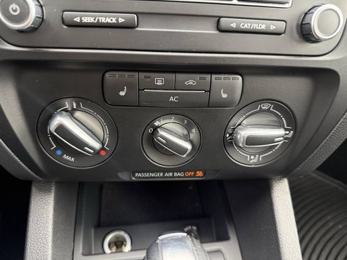 Used 2012 Volkswagen Jetta SE FWD image 23