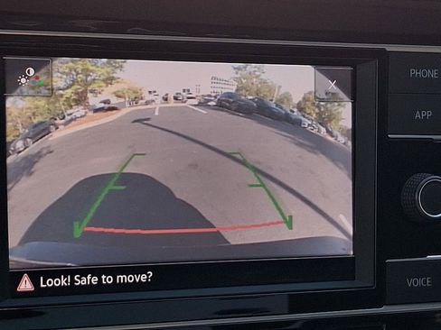 Used 2023 Volkswagen Jetta SE w/ Panoramic Sunroof Package FWD image 18
