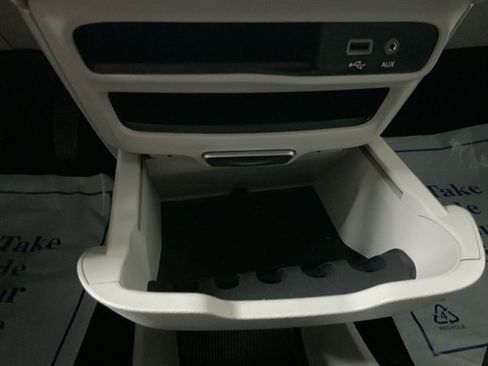 Used 2018 Chrysler Pacifica Touring-L image 31