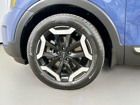 Used 2024 Kia Telluride EX w/ EX Captain's Chair Package image 8