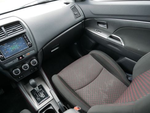 Used 2018 Mitsubishi Outlander Sport ES FWD image 11