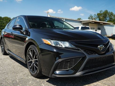 Used 2021 Toyota Camry SE FWD image 34