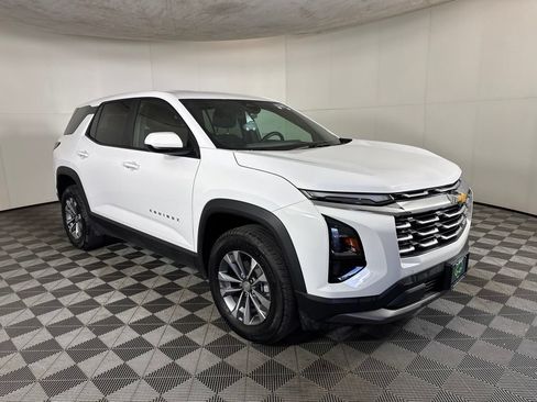 Used 2025 Chevrolet Equinox LT AWD/4WD image 3