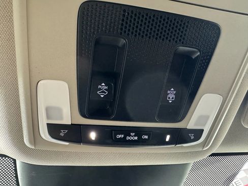 Used 2024 Honda Pilot Touring image 25