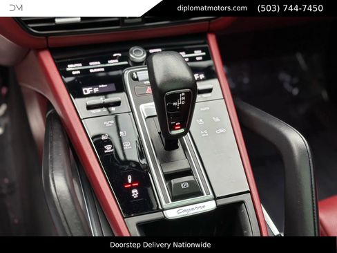 Used 2022 Porsche Cayenne Turbo w/ Performance Package (PG2) image 27